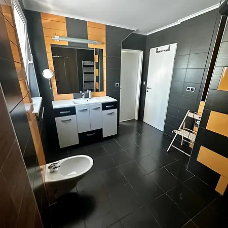 And Spes Apartment